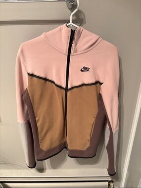 Nike Colorblock Tech Fleece in Pink, Tan & Brown